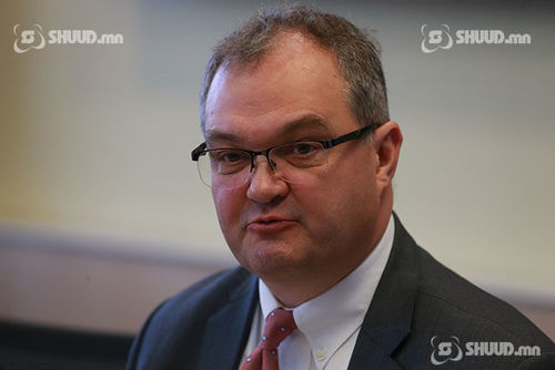 Бичил зээл олгож, бизнес эрхлэлтийг дэмжинэ